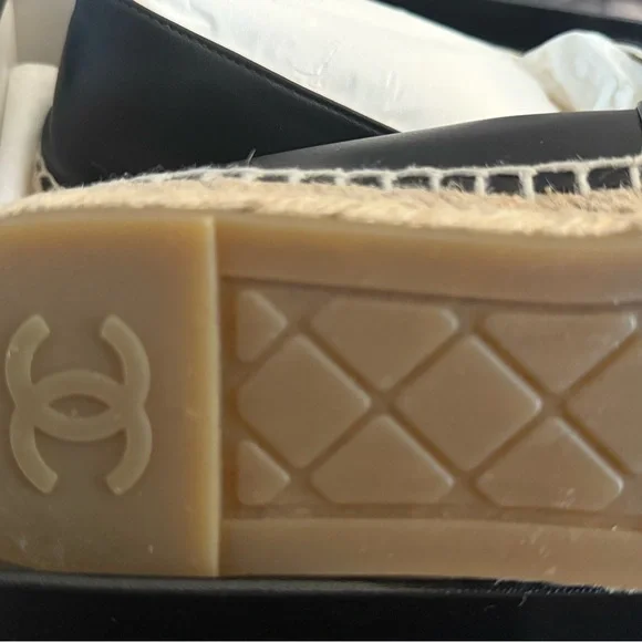 CHANEL Black and White Espadrilles with CC Logo - Picture 6 of 11